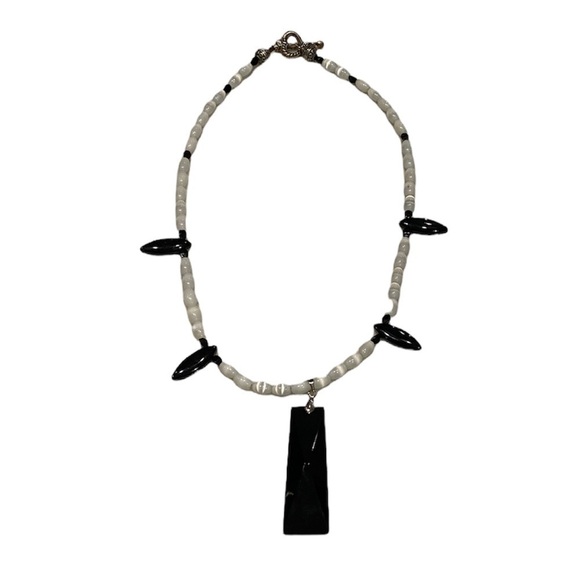 White and Black 18” Necklace with Toggle Bar and Heart Shaped Clasp - Picture 1 of 4